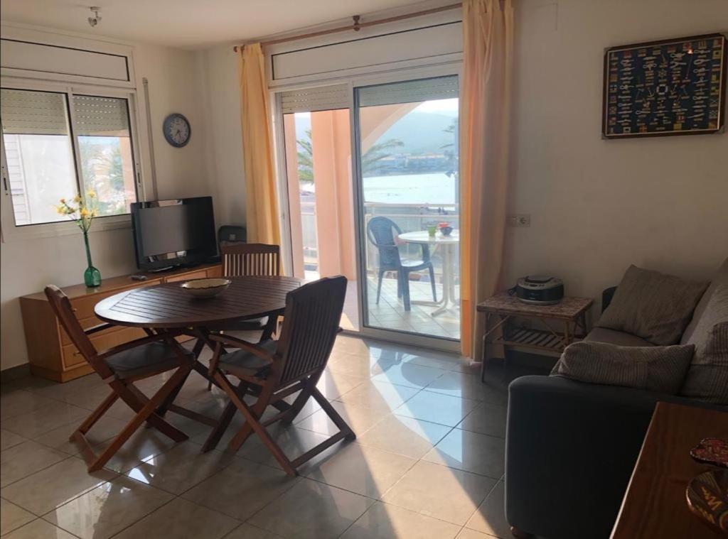 Platja Del Port Apartment Llança Екстериор снимка