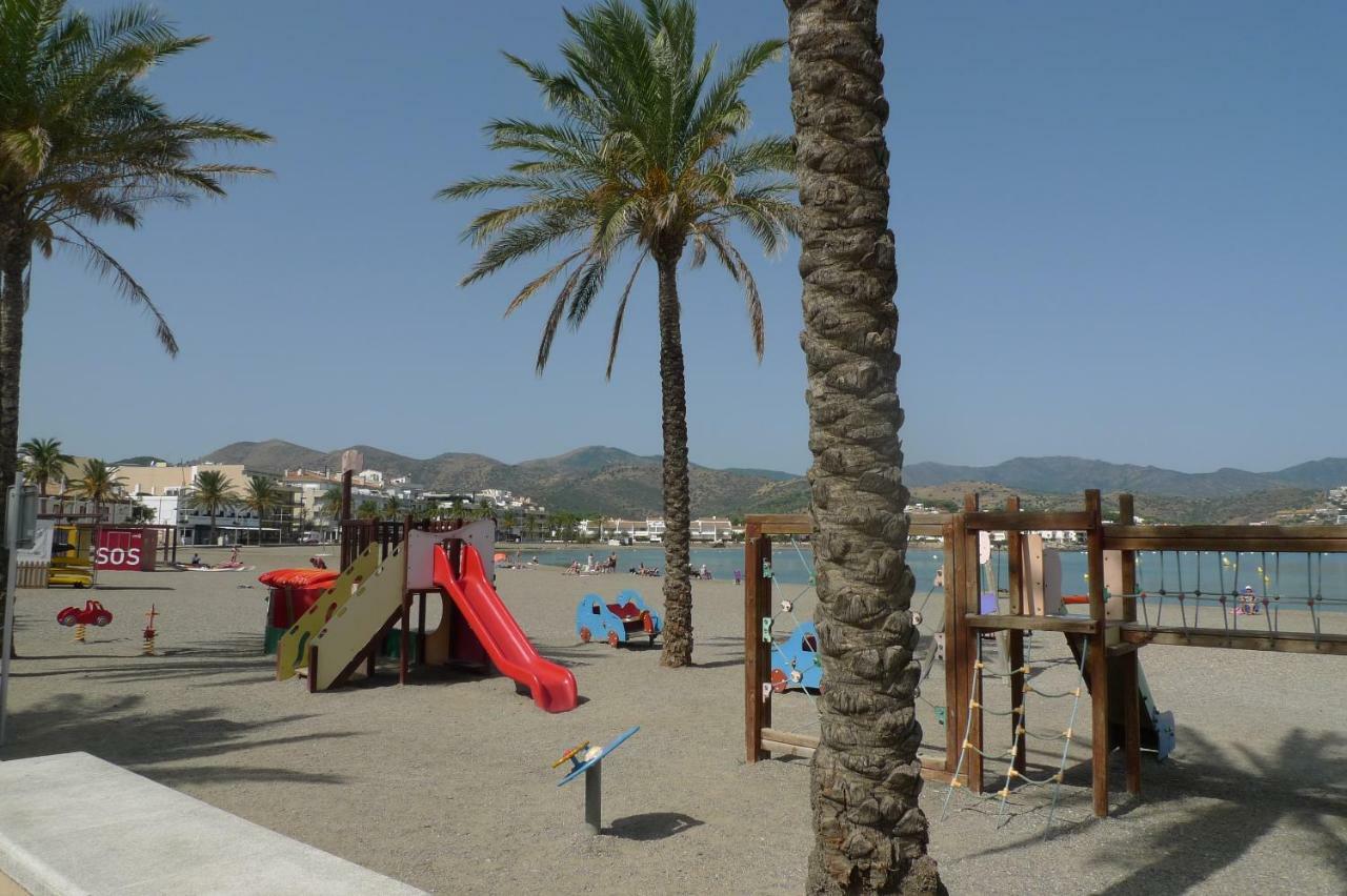 Platja Del Port Apartment Llança Екстериор снимка