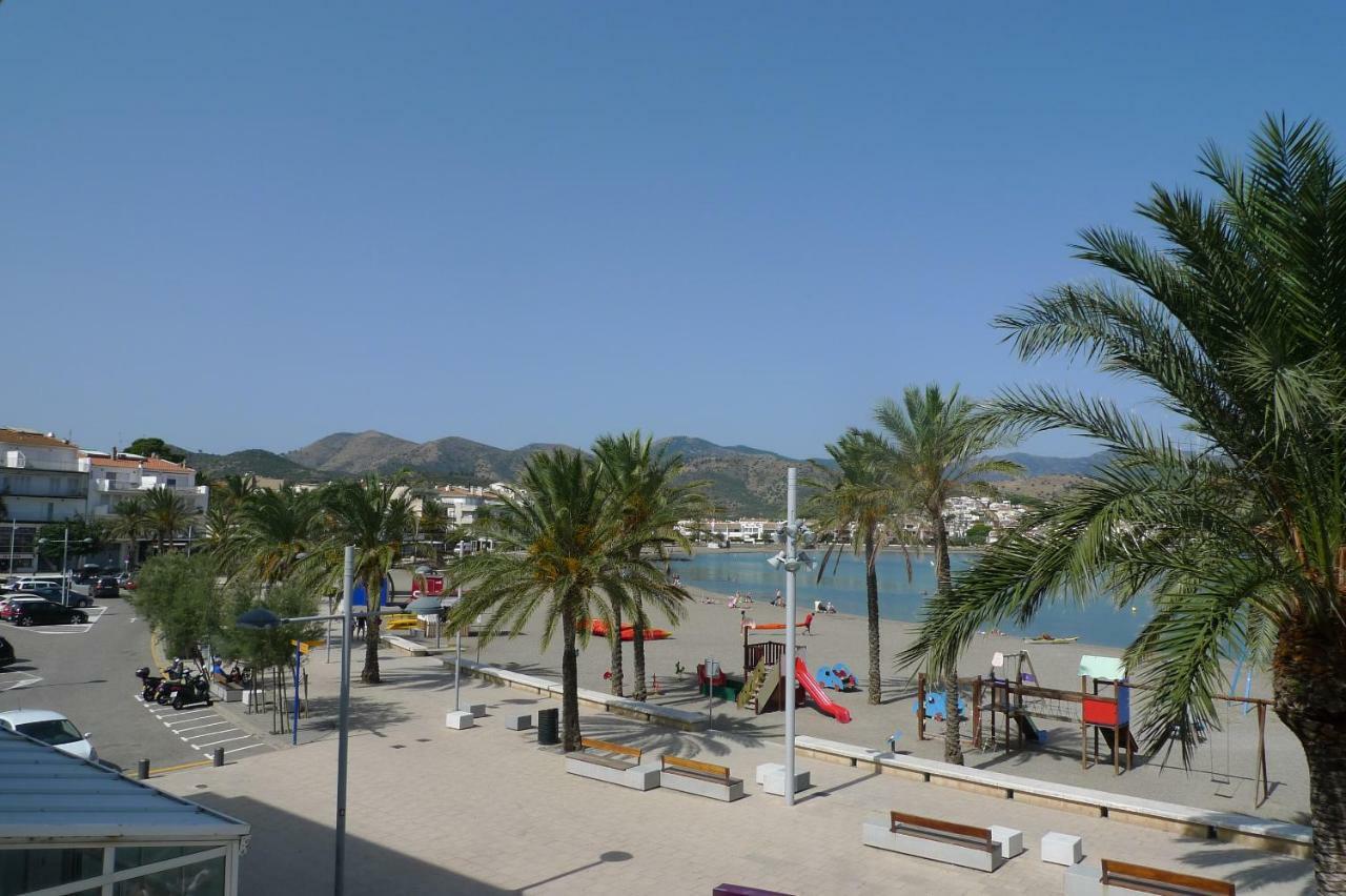 Platja Del Port Apartment Llança Екстериор снимка